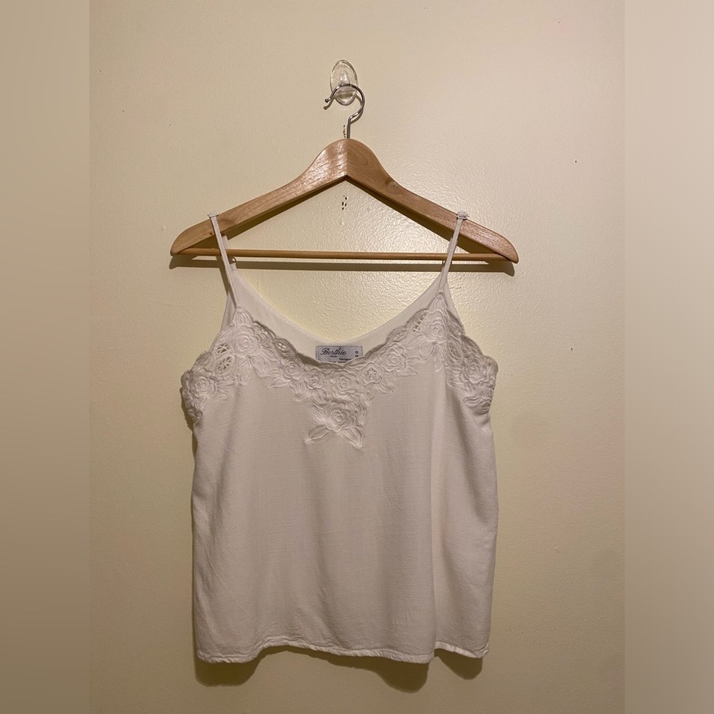 BERTHIE PARIS Elegant White Lace Trim Camisole. Size S